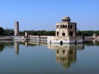 Hiran Minar and Tank by Solivagant