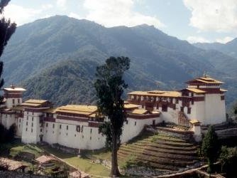 Dzongs: the centre of temporal and religious autho by Solivagant