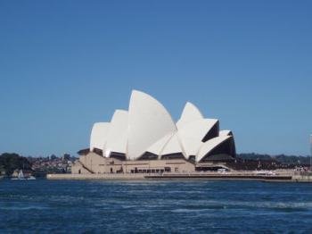 Sydney Opera House by Mirjam L.