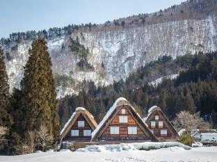 Shirakawa-go and Gokayama by Michael Turtle