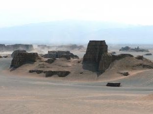 Lut Desert by Solivagant