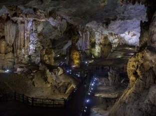 Phong Nha - Ke Bang by Michael Turtle