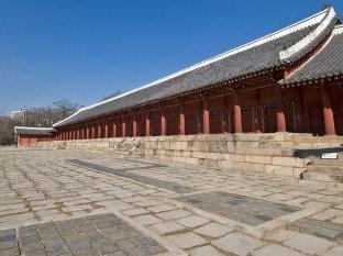 Jongmyo Shrine by Gary Arndt