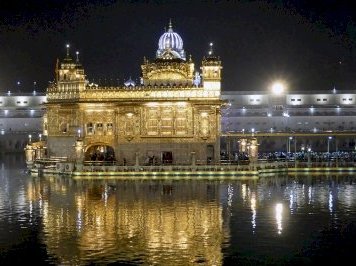 Sri Harimandir Sahib, Amritsar, Punjab by Solivagant
