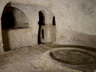 Maltese Catacomb Complexes by Ralf Regele