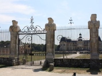 Chateau de Vaux-le-Vicomte by Jakob Frenzel