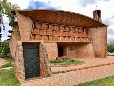 Church of Atlántida by Stanislaw Warwas