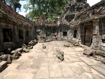Angkor by Jakob Frenzel