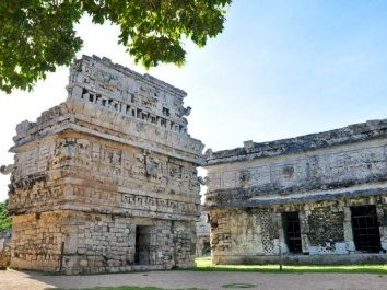 Chichen-Itza by Frederik Dawson