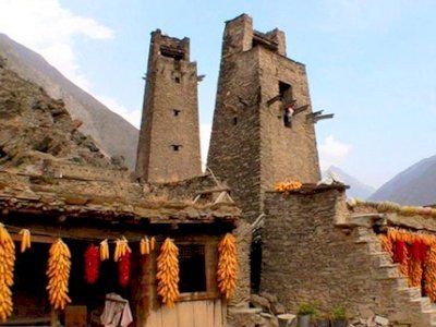 Diaolou Buildings and Villages for Tibetan and Qia by Zoë Sheng