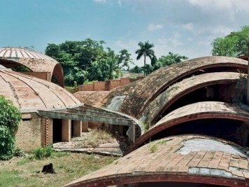 Escuelas Nacionales de Arte de Cubanacán by Zoë Sheng