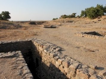 Dholavira: A Harappan City by Philipp Peterer