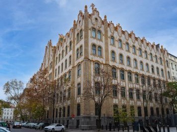 Ödön Lechner's independent pre-modern architecture by Ilya Burlak
