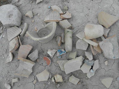 Potsherds at Abiverd / Photo by Els Slots