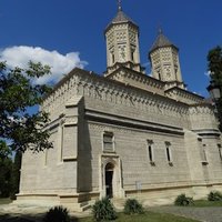 Princely religious foundations in Wallachia and Mo