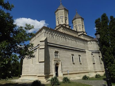 Princely religious foundations in Wallachia and Mo by Roman Bruehwiler