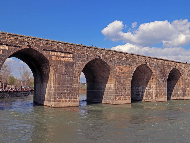 Diyarbakir Fortress and Hevsel Gardens by Luis Filipe Gaspar