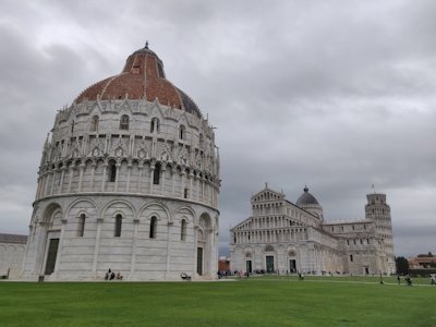 Piazza del Duomo (Pisa) by Clyde