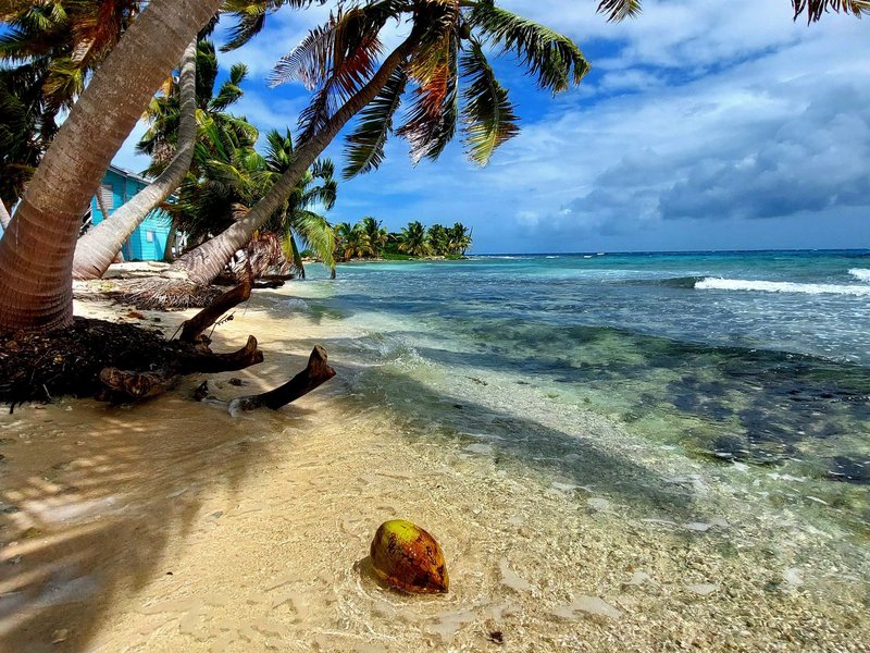 Belize Barrier Reef by Roman Bruehwiler