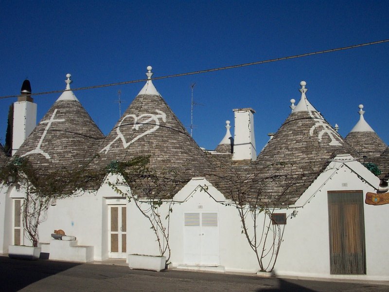 The trulli of Alberobello by Els Slots
